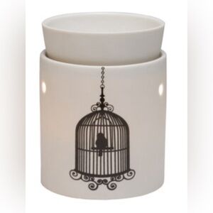 Scentsy new, unused in-box Finch Deluxe electric warmer.